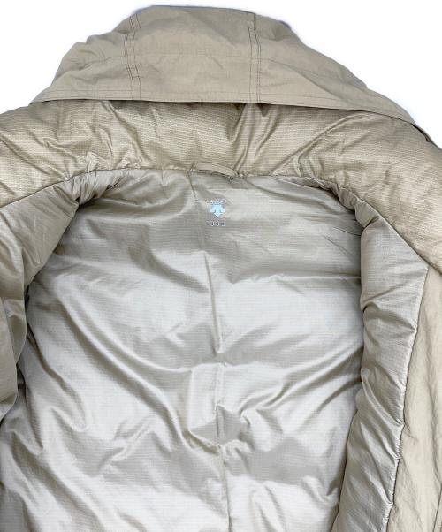 DESCENTE（デサント）DESCENTE (デサント) ヒートナビパフダウンジャケット ベージュ サイズ:Mの古着・服飾アイテム