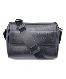GUCCI（グッチ）の古着「GGエンボス メッセンジャーバッグ」｜ブラック
