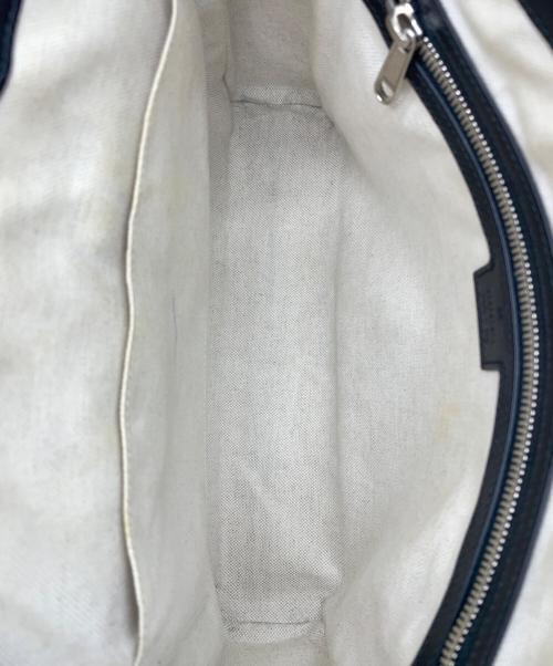 GUCCI（グッチ）GUCCI (グッチ) GGエンボス メッセンジャーバッグ ブラックの古着・服飾アイテム