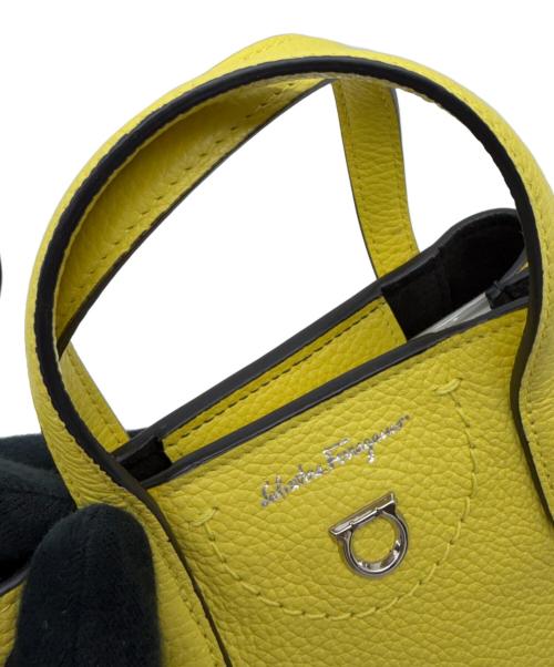 Salvatore Ferragamo（サルヴァトーレ フェラガモ）Salvatore Ferragamo (サルヴァトーレ フェラガモ) ショルダーバッグ イエローの古着・服飾アイテム