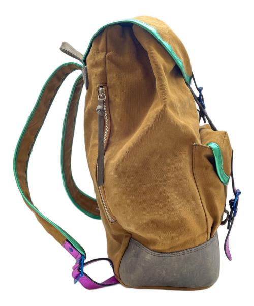 Vivienne Westwood（ヴィヴィアンウエストウッド）Vivienne Westwood (ヴィヴィアンウエストウッド) メタリックミリタリーリュック ベージュの古着・服飾アイテム