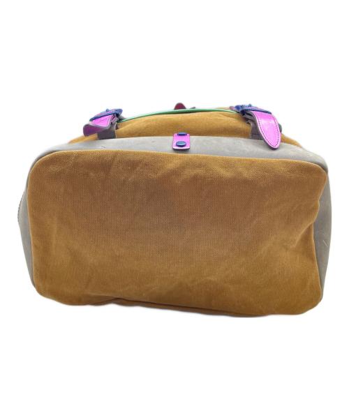 Vivienne Westwood（ヴィヴィアンウエストウッド）Vivienne Westwood (ヴィヴィアンウエストウッド) メタリックミリタリーリュック ベージュの古着・服飾アイテム