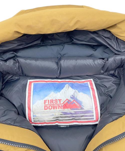 FIRST DOWN（ファーストダウン）FIRST DOWN (ファーストダウン) マウンテンダウンジャケット ベージュ×ブラック サイズ:Sの古着・服飾アイテム