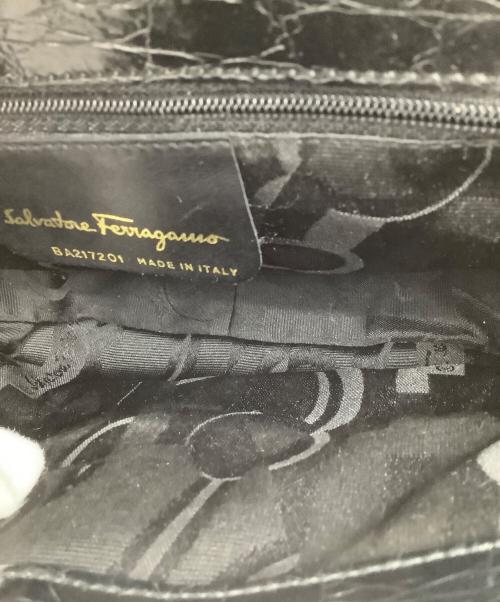 Salvatore Ferragamo（サルヴァトーレ フェラガモ）Salvatore Ferragamo (サルヴァトーレ フェラガモ) ヴァラクロコ型押し2WAYバッグ ブラックの古着・服飾アイテム
