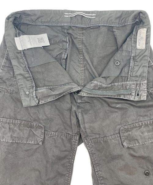 STONE ISLAND（ストーンアイランド）STONE ISLAND (ストーンアイランド) PANTALONE COMFORT ロゴパッチ ガーメントダイ カーゴパンツ グレー サイズ:W32の古着・服飾アイテム