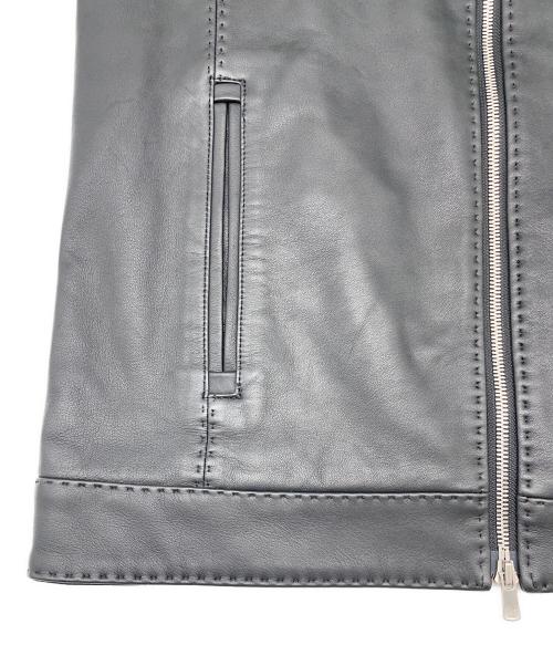 MEN'S BIGI（メンズビギ）MEN'S BIGI (メンズビギ) ラムレザークローム タンニングジャケット ブラック サイズ:03の古着・服飾アイテム