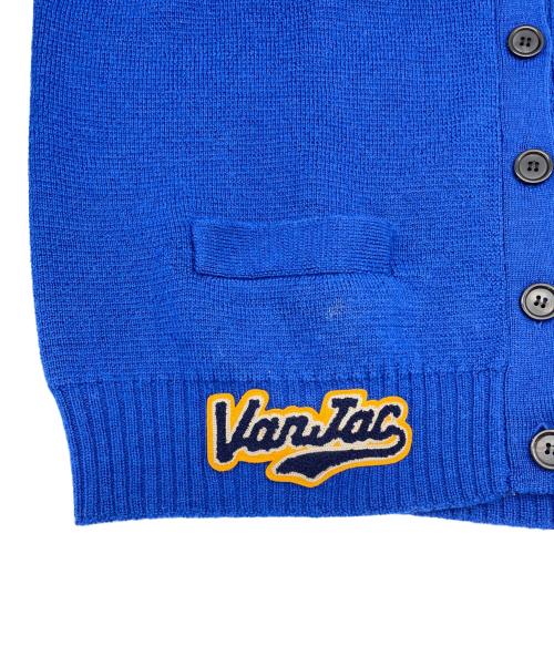 VAN JAC（ヴァン・ヂャケット）VAN JAC (ヴァン・ヂャケット) INSCRIRE (アンスクリア) Lettered Cardigan ブルー サイズ:Ｍの古着・服飾アイテム