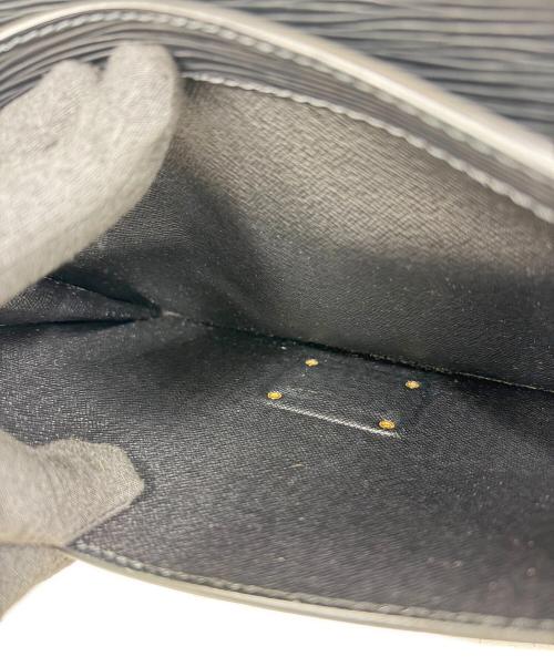 LOUIS VUITTON（ルイ ヴィトン）LOUIS VUITTON (ルイ ヴィトン) セカンドバッグ エピ セリエドラゴンヌ ブラックの古着・服飾アイテム