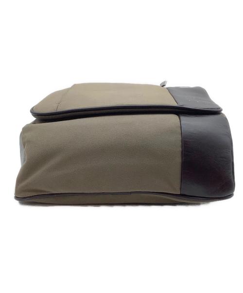 TUMI（トゥミ）TUMI (トゥミ) フラップショルダーバッグ ベージュの古着・服飾アイテム