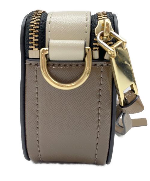 MARC JACOBS（マークジェイコブス）MARC JACOBS (マークジェイコブス) スナップショット ベージュの古着・服飾アイテム