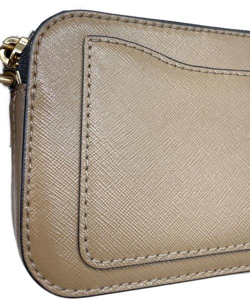 MARC JACOBS（マークジェイコブス）MARC JACOBS (マークジェイコブス) スナップショット ベージュの古着・服飾アイテム