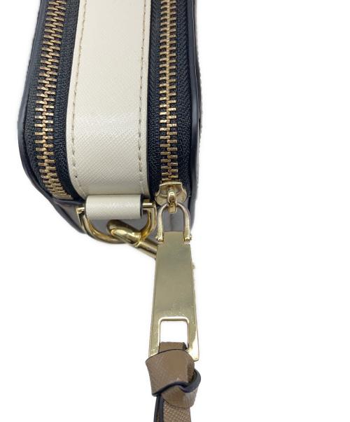 MARC JACOBS（マークジェイコブス）MARC JACOBS (マークジェイコブス) スナップショット ベージュの古着・服飾アイテム