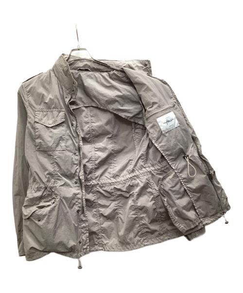 HEVO（イーヴォ）HEVO (イーヴォ) ナイロンジャケット ベージュ サイズ:48の古着・服飾アイテム