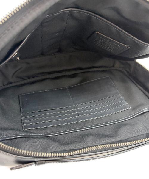 COACH（コーチ）COACH (コーチ) クラッチバッグ シグネチャー ブラックの古着・服飾アイテム