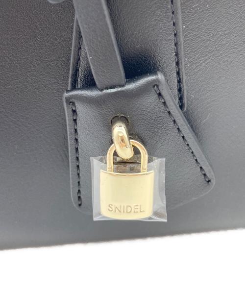 Snidel（スナイデル）Snidel (スナイデル) パドロックチャームボストン ブラック 未使用品の古着・服飾アイテム