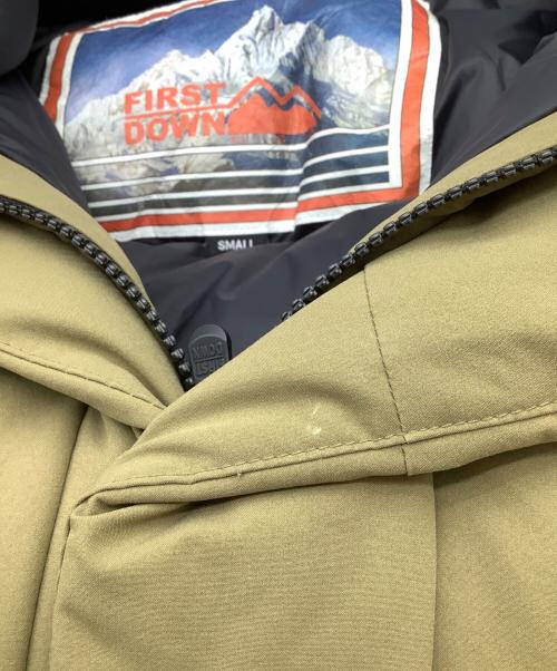 FIRST DOWN（ファーストダウン）FIRST DOWN (ファーストダウン) ダウンジャケット ベージュ×ブラック サイズ:Sの古着・服飾アイテム