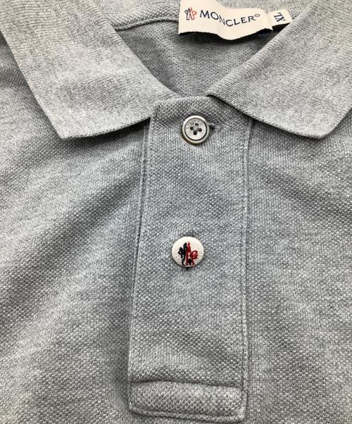 MONCLER（モンクレール）MONCLER (モンクレール) ポロシャツ グレー サイズ:XLの古着・服飾アイテム
