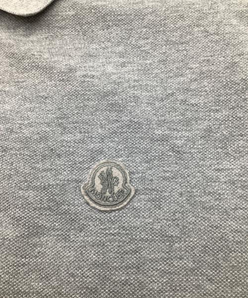 MONCLER（モンクレール）MONCLER (モンクレール) ポロシャツ グレー サイズ:XLの古着・服飾アイテム