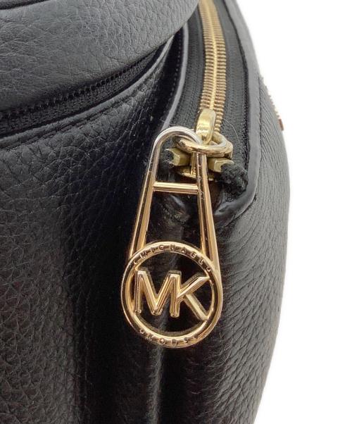 MICHAEL KORS（マイケルコース）MICHAEL KORS (マイケルコース) スレイター エクストラスモール メッセンジャー ブラックの古着・服飾アイテム