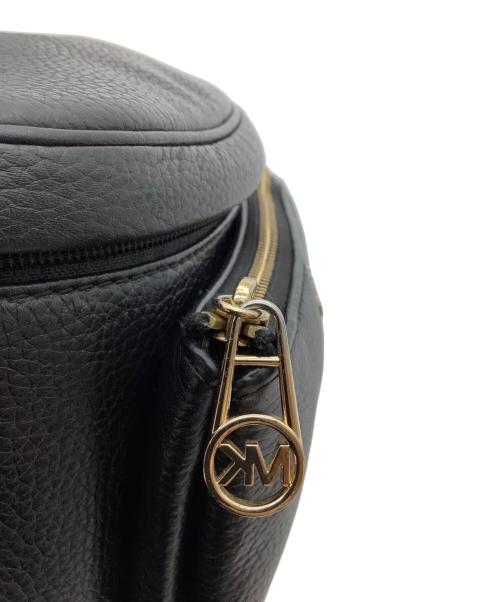 MICHAEL KORS（マイケルコース）MICHAEL KORS (マイケルコース) スレイター エクストラスモール メッセンジャー ブラックの古着・服飾アイテム