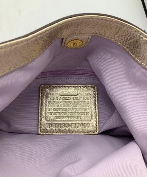 COACH（コーチ）COACH (コーチ) ソーホー シグネチャー ラージ ホーボー ベージュの古着・服飾アイテム