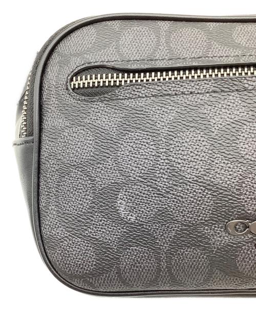 COACH（コーチ）COACH (コーチ) エリアス クロスボディ 　 ベルト バッグ　シグネチャー キャンバス ブラックの古着・服飾アイテム