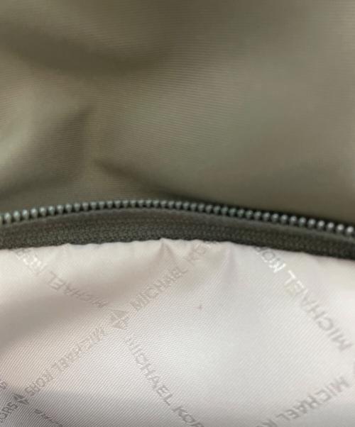 MICHAEL KORS（マイケルコース）MICHAEL KORS (マイケルコース) KHAI ナイロンスモール バケット 2WAYバッグ カーキの古着・服飾アイテム