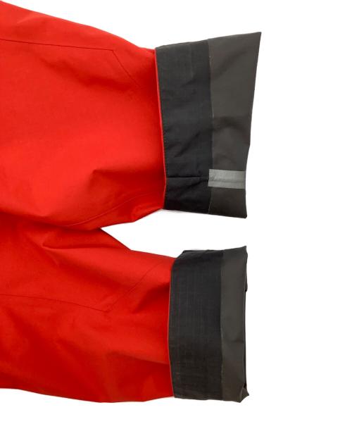 ARC'TERYX（アークテリクス）ARC'TERYX (アークテリクス) BETA SL HYBRID JACKET レッド サイズ:Sの古着・服飾アイテム