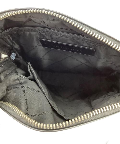 MICHAEL KORS（マイケルコース）MICHAEL KORS (マイケルコース) COOPER　ショルダーバッグ ホワイトの古着・服飾アイテム