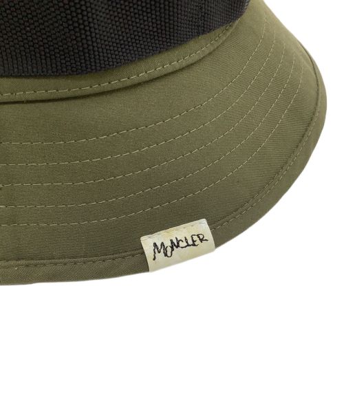 MONCLER（モンクレール）MONCLER (モンクレール) バケットハット G20913B00024 PIECE OF MIND カーキ サイズ:L 未使用品の古着・服飾アイテム