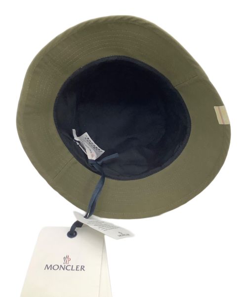 MONCLER（モンクレール）MONCLER (モンクレール) バケットハット G20913B00024 PIECE OF MIND カーキ サイズ:L 未使用品の古着・服飾アイテム