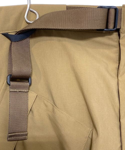 ACRONYM（アクロニウム）ACRONYM (アクロニウム) LIGHT SHELL NYLON STRETCH BDU SHORT PANT ベージュ サイズ:SIZE Mの古着・服飾アイテム