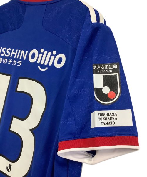 adidas（アディダス）adidas (アディダス) 横浜F・マリノス (ヨコハマエフマリノス) サポーターグッズ　2021 背番号13 THIAGO MARTINS 刺繍 Oサイズ サイズ:XLの古着・服飾アイテム