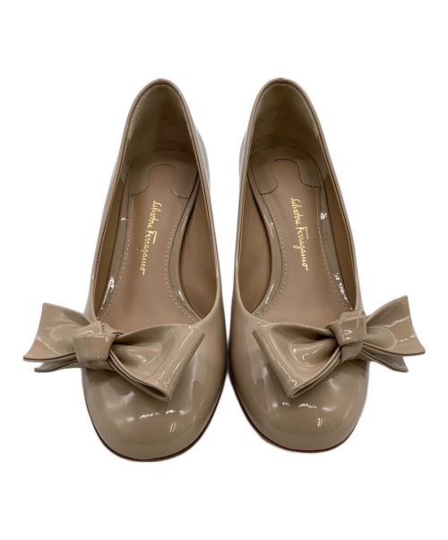 Salvatore Ferragamo（サルヴァトーレ フェラガモ）Salvatore Ferragamo (サルヴァトーレ フェラガモ) ヒールパンプス ベージュ サイズ:4D 未使用品の古着・服飾アイテム