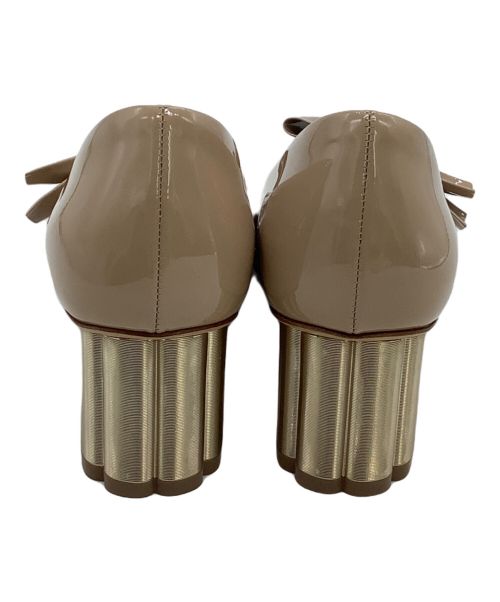 Salvatore Ferragamo（サルヴァトーレ フェラガモ）Salvatore Ferragamo (サルヴァトーレ フェラガモ) ヒールパンプス ベージュ サイズ:4D 未使用品の古着・服飾アイテム