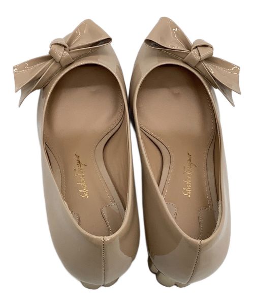 Salvatore Ferragamo（サルヴァトーレ フェラガモ）Salvatore Ferragamo (サルヴァトーレ フェラガモ) ヒールパンプス ベージュ サイズ:4D 未使用品の古着・服飾アイテム