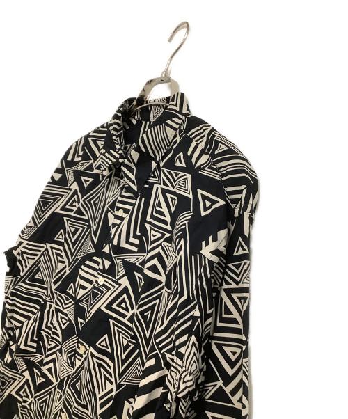 MASSES（マシス）MASSES (マシス) シャツ 	GEOMETRIC SHIRTS ブラック×ホワイト サイズ:Mの古着・服飾アイテム