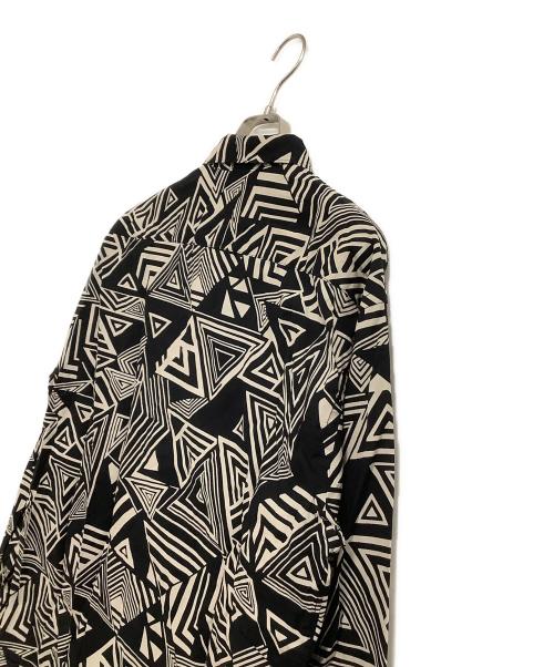 MASSES（マシス）MASSES (マシス) シャツ 	GEOMETRIC SHIRTS ブラック×ホワイト サイズ:Mの古着・服飾アイテム