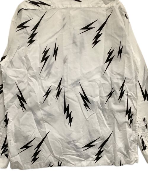 MASSES（マシス）MASSES (マシス) シャツ LIGHATNING SHIRTS ホワイト×ブラック サイズ:Mの古着・服飾アイテム