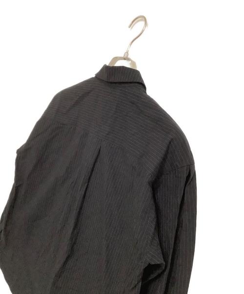 HOUGA（ホウガ）HOUGA (ホウガ) フリルシャツ 	ピンストライプフリルパーツシャツ ブラック サイズ:表記なしの古着・服飾アイテム