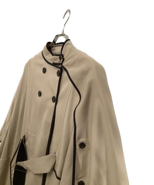 UNITED TOKYO（ユナイテッドトーキョー）UNITED TOKYO (ユナイテッドトーキョー) オブリークカッティングケープコート ベージュの古着・服飾アイテム