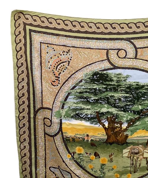 HERMES（エルメス）HERMES (エルメス) シルクスカーフ カレ90 SOUS LE CEDRE/ヒマラヤ杉の下で グリーンの古着・服飾アイテム