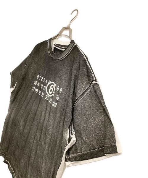 MM6 Maison Margiela（エムエムシックスメゾンマルジェラ）MM6 Maison Margiela (エムエムシックス メゾンマルジェラ) ナンバーロゴTシャツ グレー×ホワイト サイズ:Mの古着・服飾アイテム