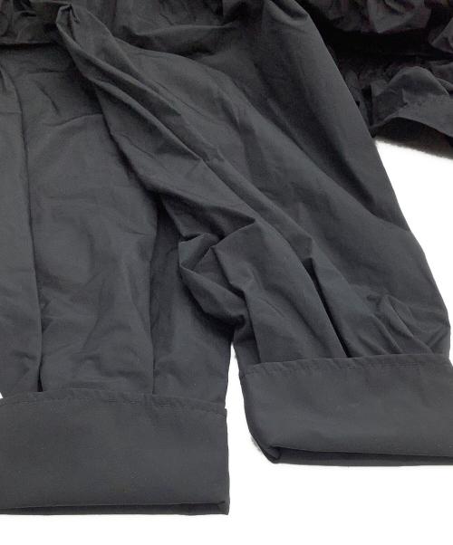 MAISON SPECIAL（メゾンスペシャル）MAISON SPECIAL (メゾンスペシャル) パフショルダー2WAYタフタシャツ ブラック サイズ:free 未使用品の古着・服飾アイテム