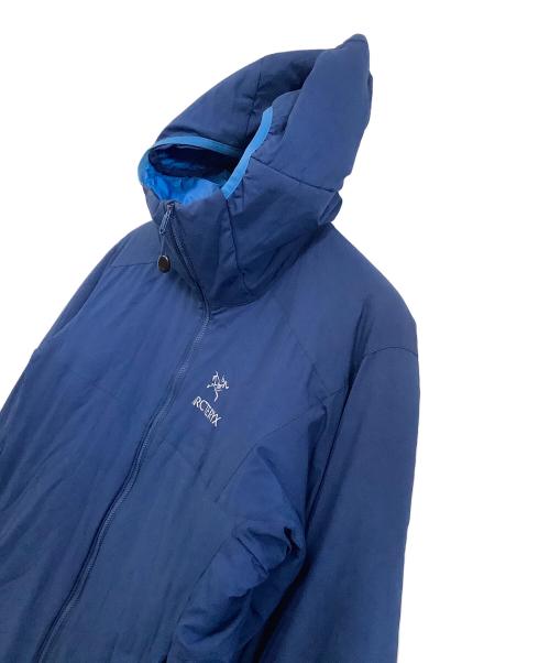 ARC'TERYX（アークテリクス）ARC'TERYX (アークテリクス) 中綿ジャケット 	atom ar hoody ブルー サイズ:Mの古着・服飾アイテム