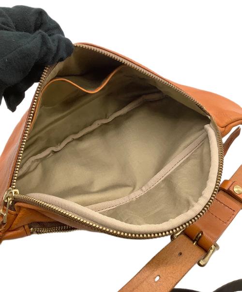 SLOW（スロウ）SLOW (スロウ) ボディーバッグ キャメルの古着・服飾アイテム