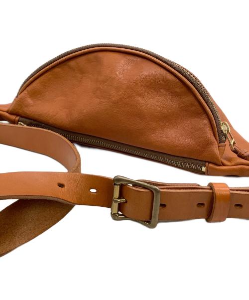 SLOW（スロウ）SLOW (スロウ) ボディーバッグ キャメルの古着・服飾アイテム