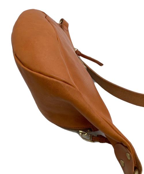 SLOW（スロウ）SLOW (スロウ) ボディーバッグ キャメルの古着・服飾アイテム