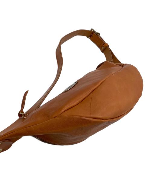 SLOW（スロウ）SLOW (スロウ) ボディーバッグ キャメルの古着・服飾アイテム