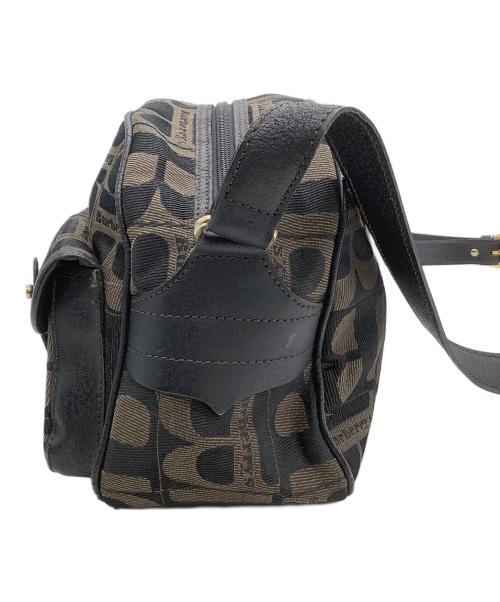 Burberry's（バーバリーズ）Burberry's (バーバリーズ) ショルダーバッグ Bロゴ ブラウンの古着・服飾アイテム